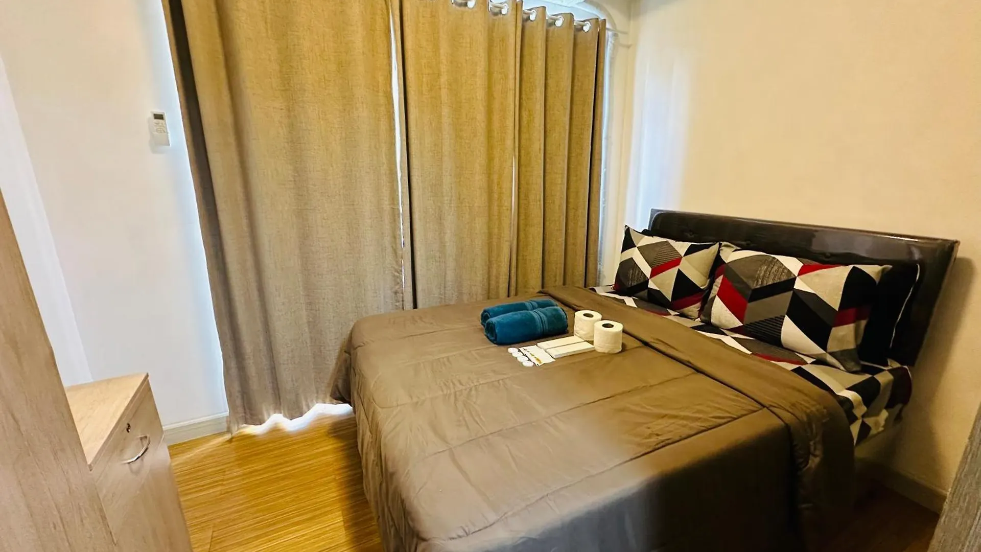 Taguig 1 Bedroom With Balcony Plus Netflix Near Bgc And Airport Manila Philippines