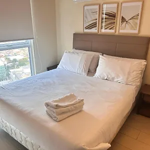 Apartment Premium Executive At Venice Luxury Residences, Manila